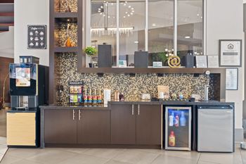 Starbucks barista coffee machine & cold brew on tap